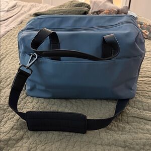 Away The Everywhere Bag in Coast Blue with Shoulder Strap (2022)